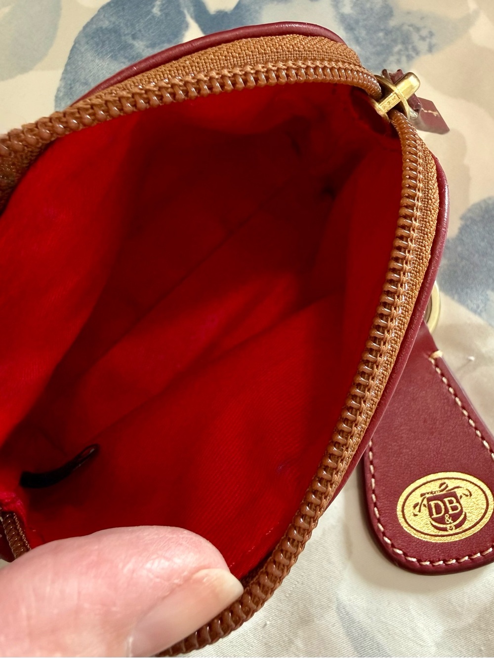 Dooney & Bourke smooth leather Teagan bag in Mulberry with accessories - Picture 11 of 14